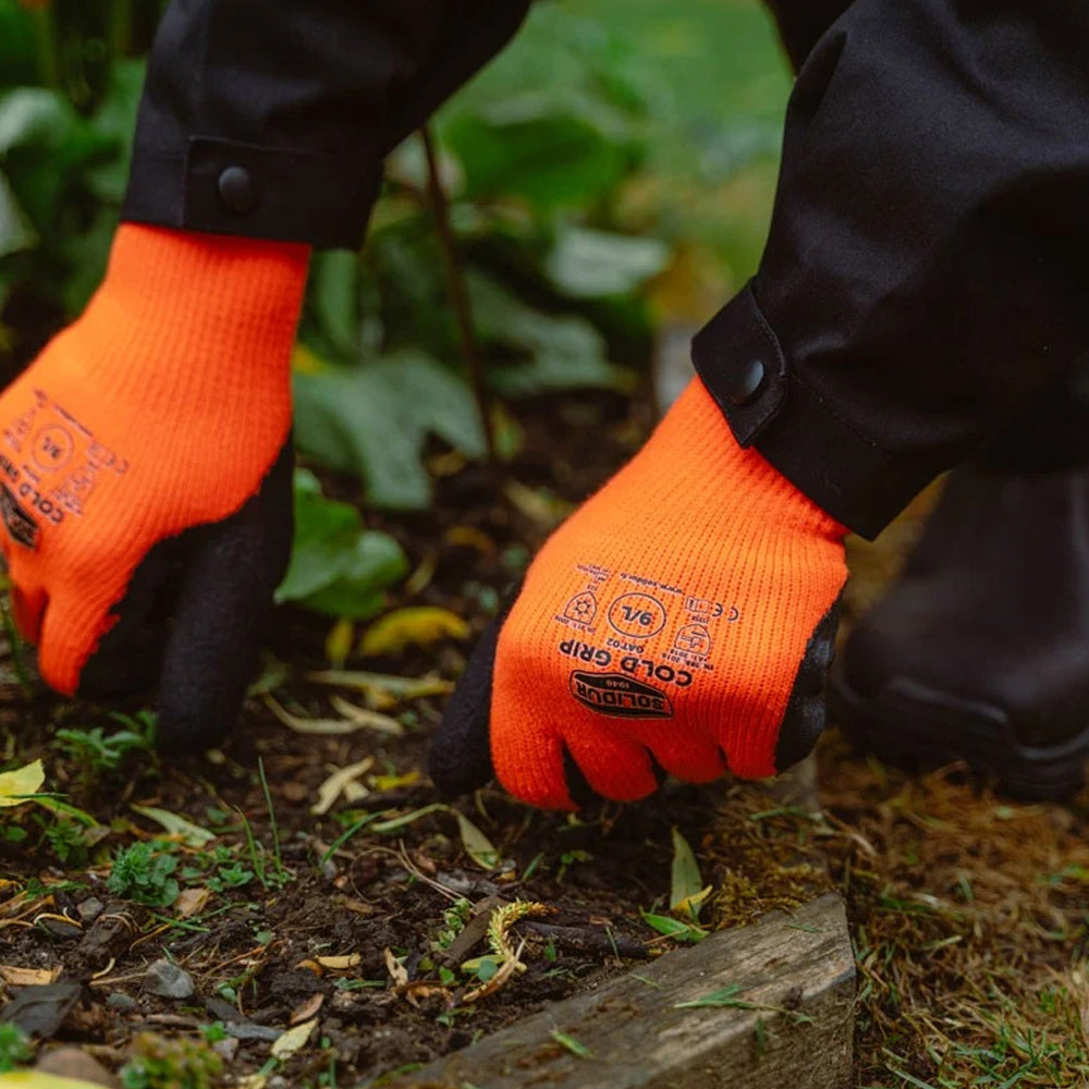 Shop SOLIDUR gloves for arborist, chainsaw, forestry and outdoor work, including protective, impact, winter and heavy-duty options.
