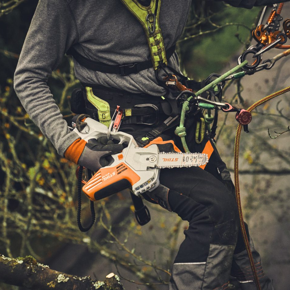 Discover the STIHL GTA 40 Battery Pruner at Mower City Albury, ideal for arborists, landscapers, and construction pros. Compact, powerful, and built for precision tree care and woody material cutting. Includes 2 x AS 2 batteries and charger. 7