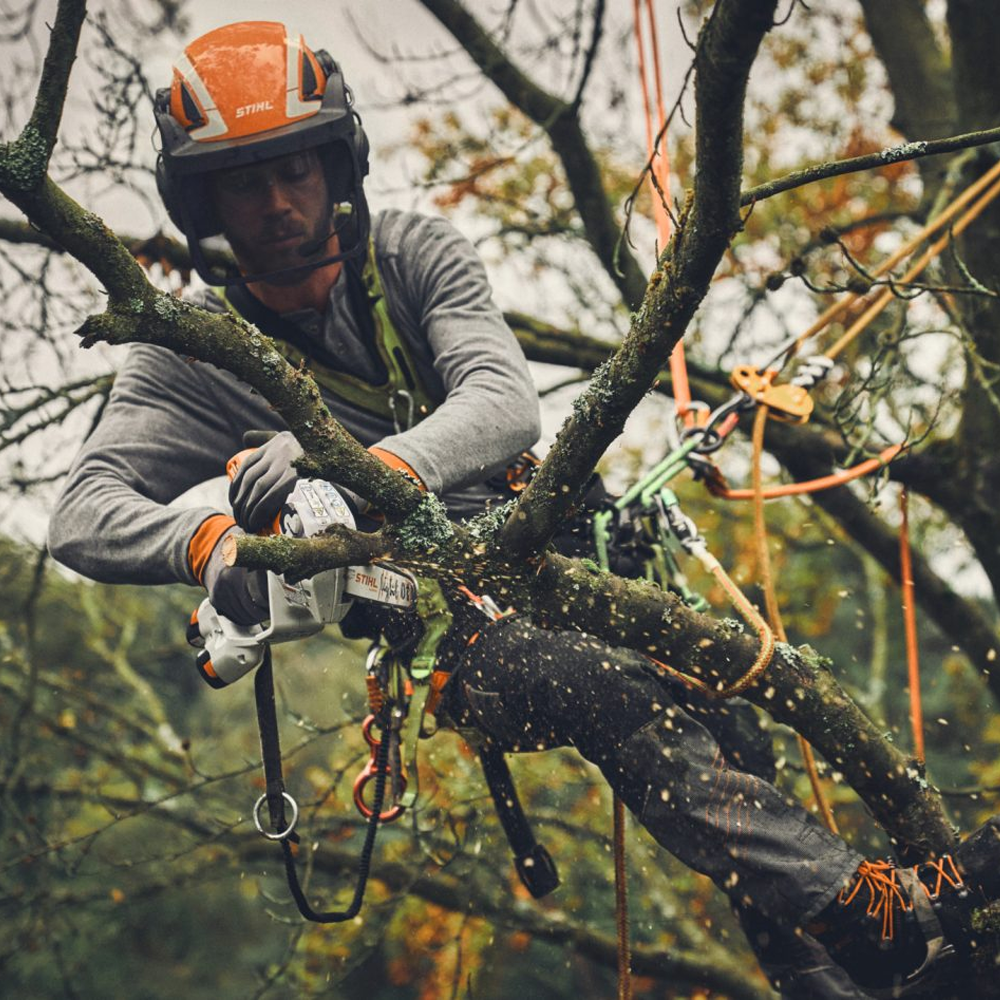 Discover the STIHL GTA 40 Battery Pruner at Mower City Albury, ideal for arborists, landscapers, and construction pros. Compact, powerful, and built for precision tree care and woody material cutting. Includes 2 x AS 2 batteries and charger. 8