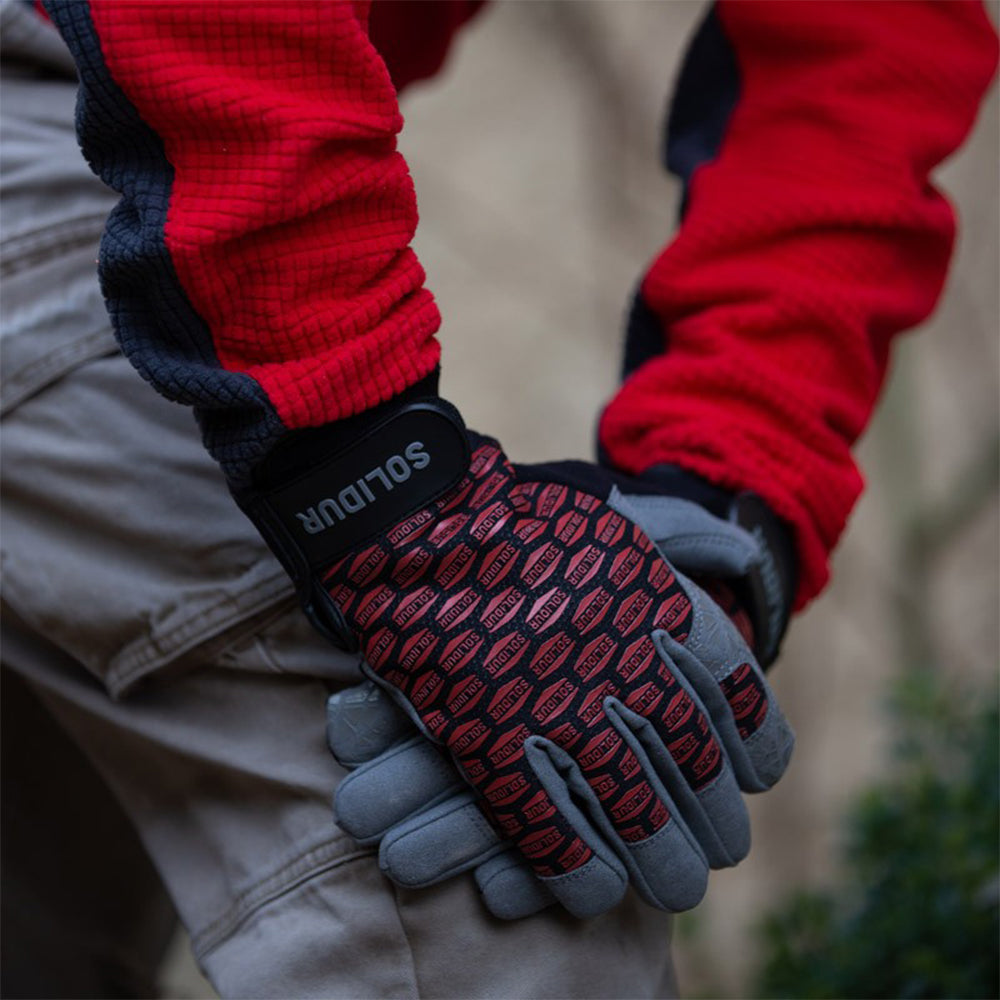 Solidur Insulated winter work gloves with Thinsulate lining and windproof, waterproof GORE Windstopper layer. Touchscreen fingertip. Albury. lifestyle image
