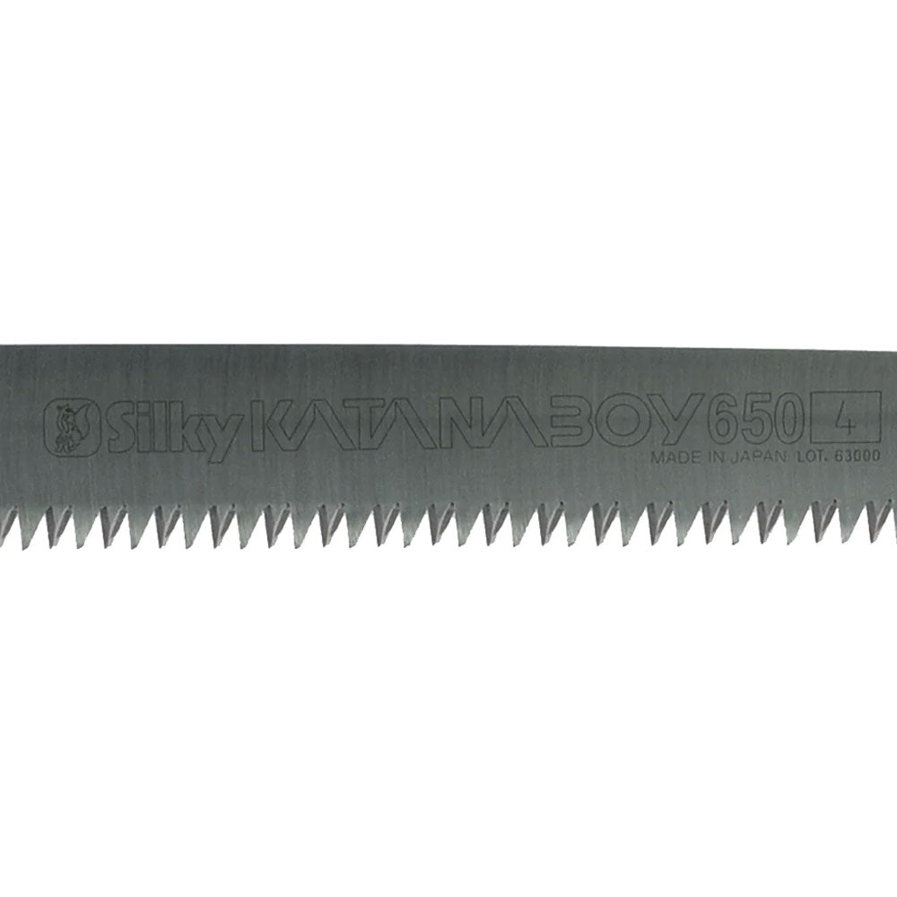 Experience the Silky Katana Boy Folding Saw, the largest in its class at 650mm. Designed for pruning large branches, its taper ground blade ensures effortless cutting. With non-set teeth and graduated sizing, it reduces jamming. Available at Mower City Albury. Upgrade your pruning game today! 3