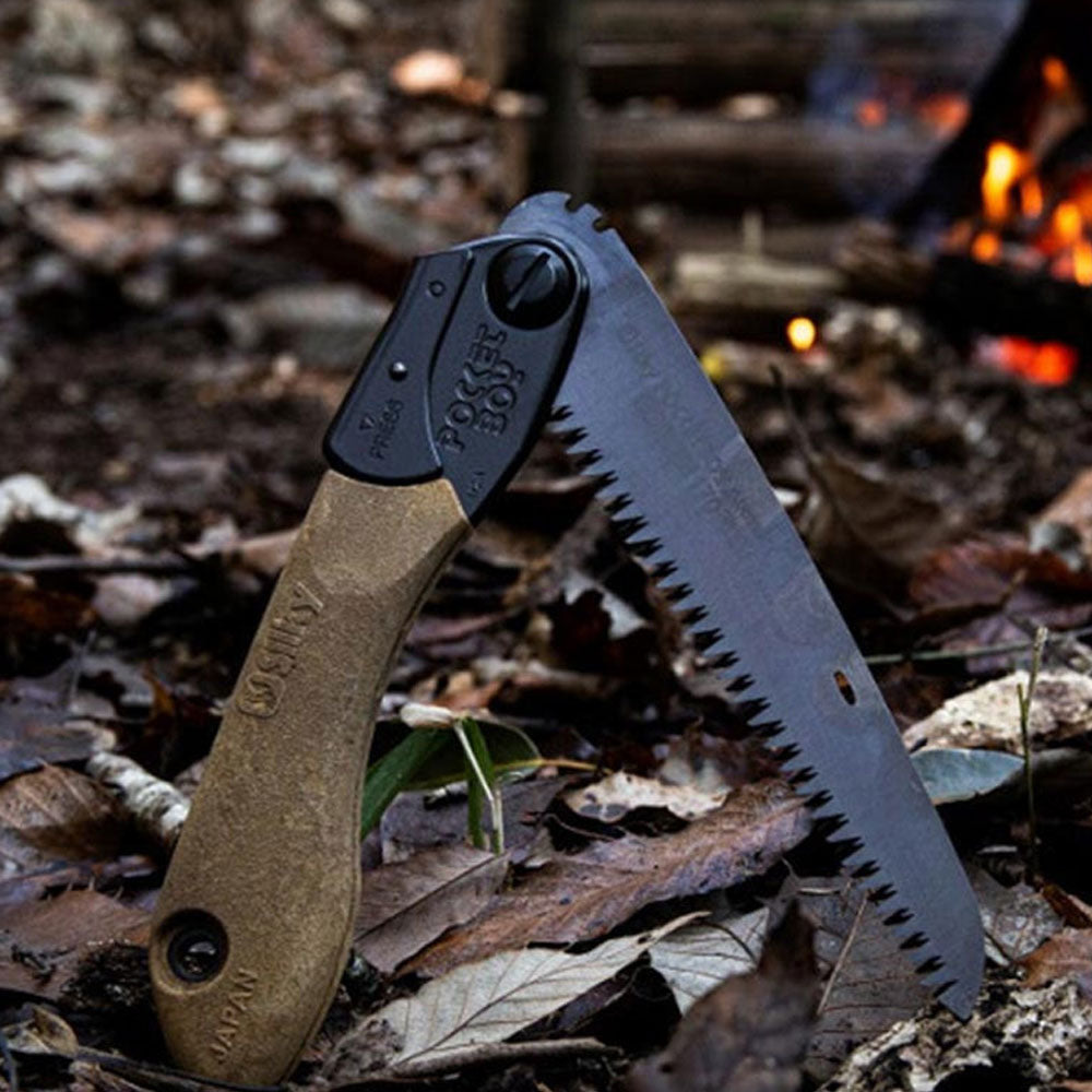 Discover the Outback Silky Saw Pocket Boy at Mower City Albury. Designed for hard work with a wood particle and rubber handle for a secure grip. Cuts through wood and bone effortlessly. Compact, lightweight, and corrosion-resistant with a 170mm straight blade. Your ultimate adventure companion! Buy today. Folded