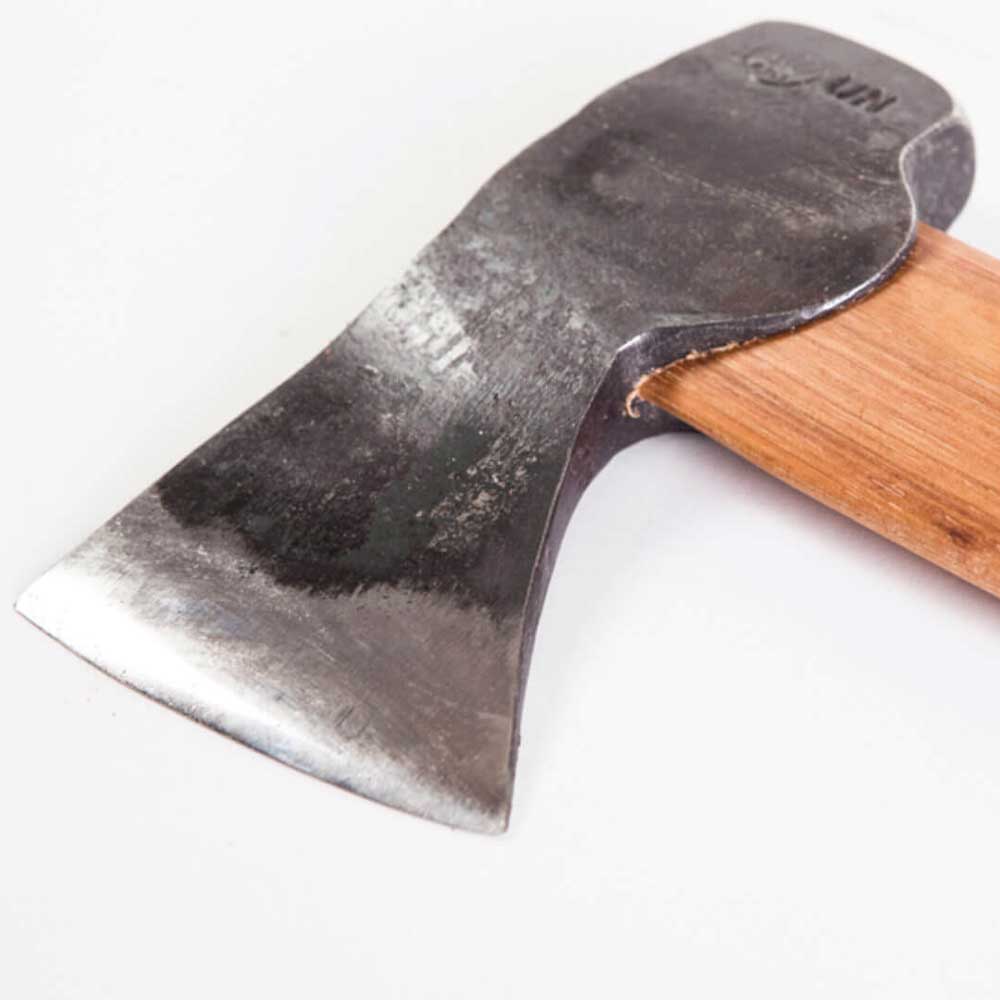 Discover the Gränsfors Hunter’s Axe at Mower City Albury, an authorized Gränsfors dealer. Designed for hunters, this 47 cm axe is perfect for skinning and breaking bones in the field and general camping or wood chopping. Premium Swedish craftsmanship. head
