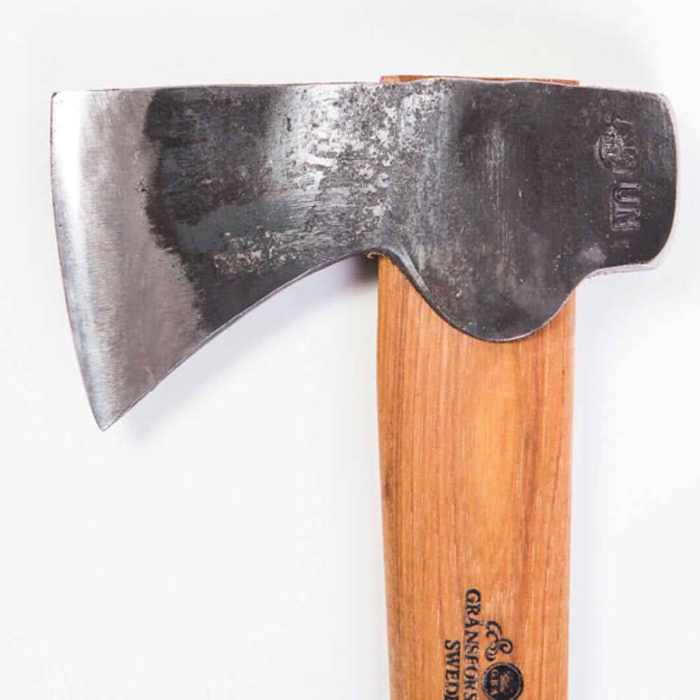 Discover the Gränsfors Hunter’s Axe at Mower City Albury, an authorized Gränsfors dealer. Designed for hunters, this 47 cm axe is perfect for skinning and breaking bones in the field and general camping or wood chopping. Premium Swedish craftsmanship. 2