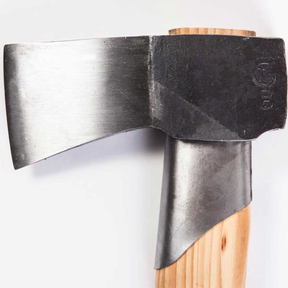 Get the Gränsfors Large Splitting Axe with an 80 cm long handle at Mower City Albury. This high-quality Swedish axe combines power and efficiency and is ideal for splitting large logs. It is available locally at Mower City Albury Wodonga, your authorised Gränsfors dealer. Axe head