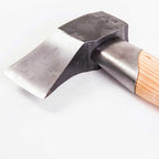 Get the Gränsfors Large Splitting Axe with an 80 cm long handle at Mower City Albury. This high-quality Swedish axe combines power and efficiency and is ideal for splitting large logs. It is available locally at Mower City Albury Wodonga, your authorised Gränsfors dealer. side view
