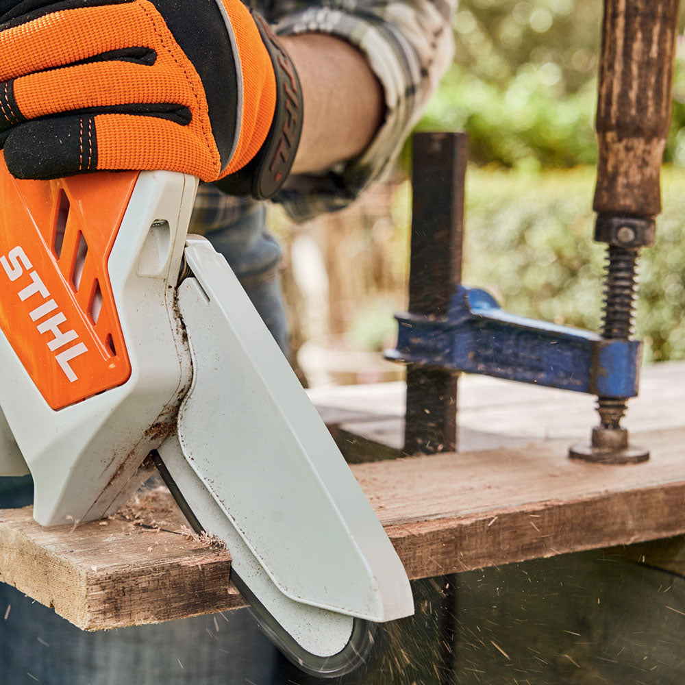 STIHL GTA26 Battery Powered Garden Pruner; Perfect for pruning trees & shrubs, garden waste,DIY. 10.8V, 28Wh AS 2 battery-up to 25 minutes runtime. STIHL Picco Micro 3 saw chain & 8 m/s high chain speed. Designed for two handed operation,non-slip control handle. Tool-free chain replacement. LED charge level indicator. 123